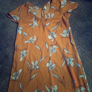 Super Cute XS dress that is mid thigh length.